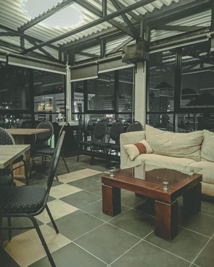 Aruuman Hotel Simpanglima Semarang Buitenkant foto