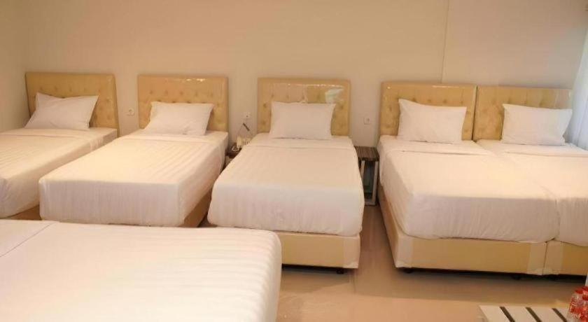 Aruuman Hotel Simpanglima Semarang Buitenkant foto
