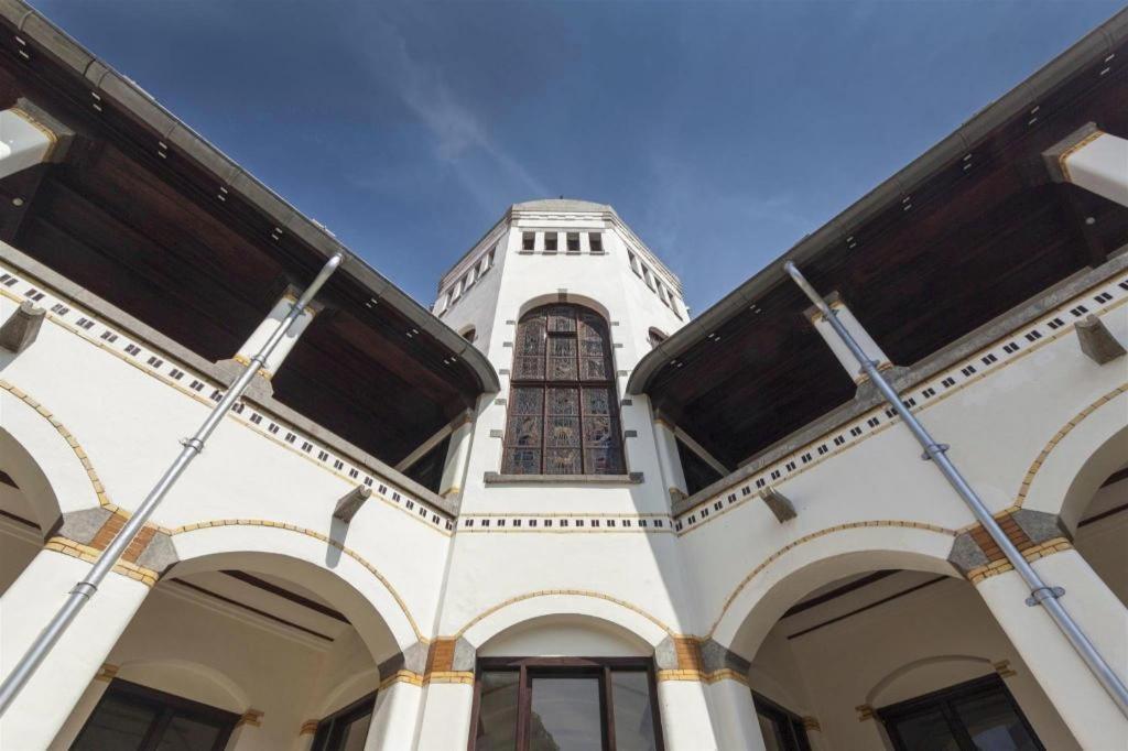 Aruuman Hotel Simpanglima Semarang Buitenkant foto